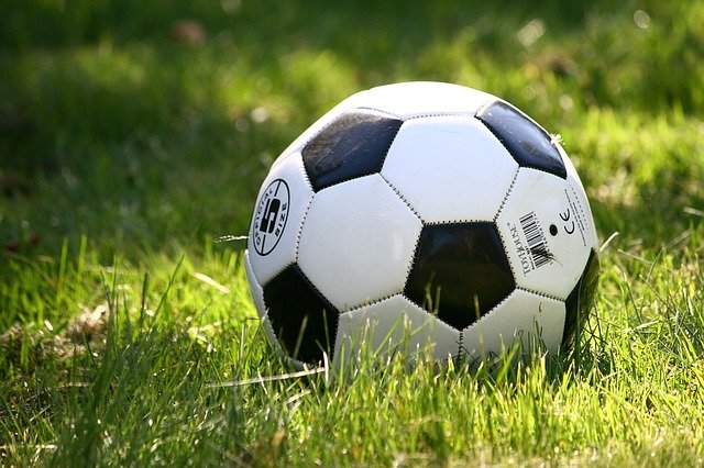 Ten-man Broadwell Amateurs hold off Lydney Reserves’ cup challenge