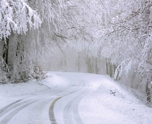 Motorists warned to only travel where necessary amid today's snowfall