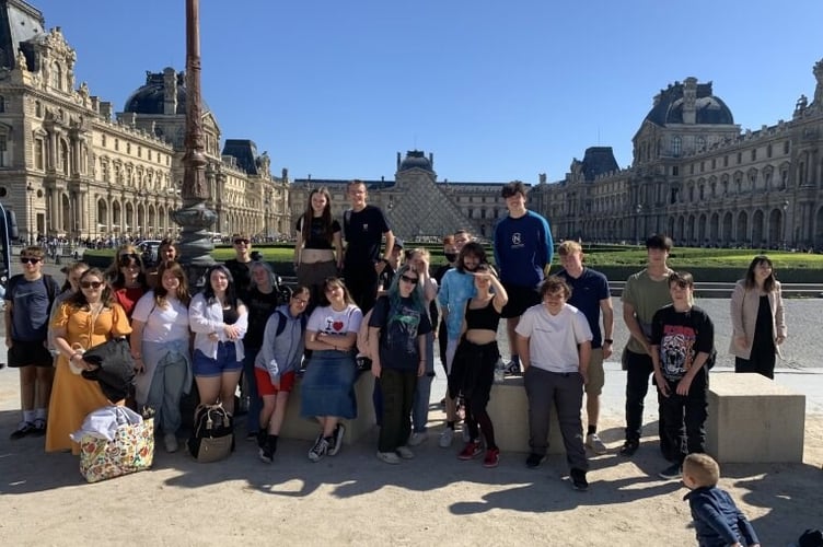 JKHS students in Paris