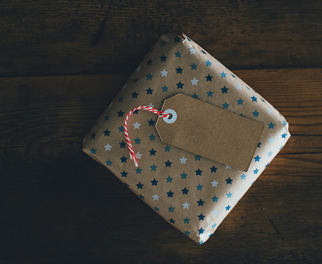 Wrapping paper: Creative crafts and responsible recycling