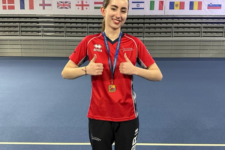 Isobel Plowman with her gold medal