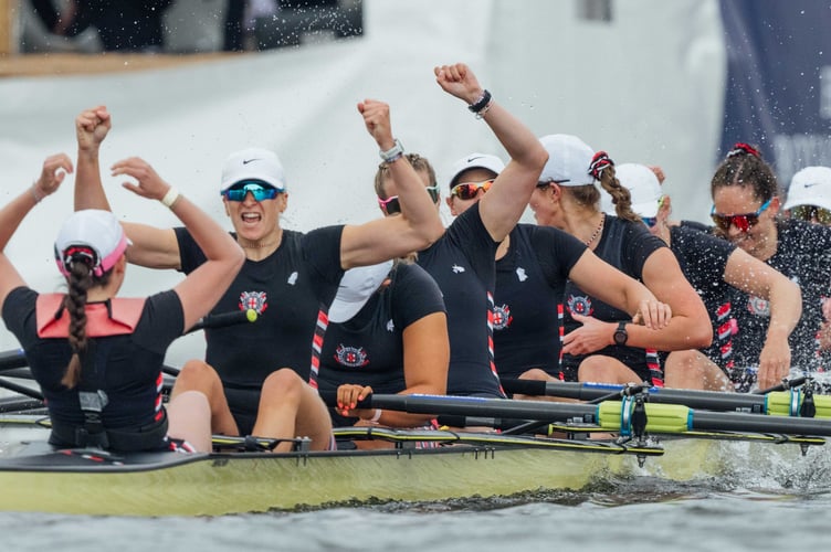 Darcy Birkett and her Thames crew celebrate