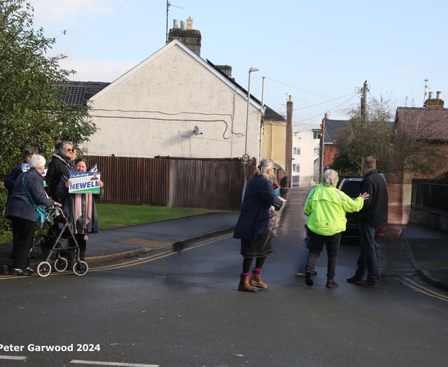 Residents protest traffic closure of town's Goldwire Lane