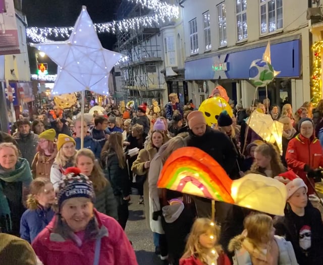 It's all glow for Christmas as lantern parade lights up town 