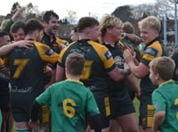 NEWENT CLINCH TITLE IN
FRONT OF HOME CROWD